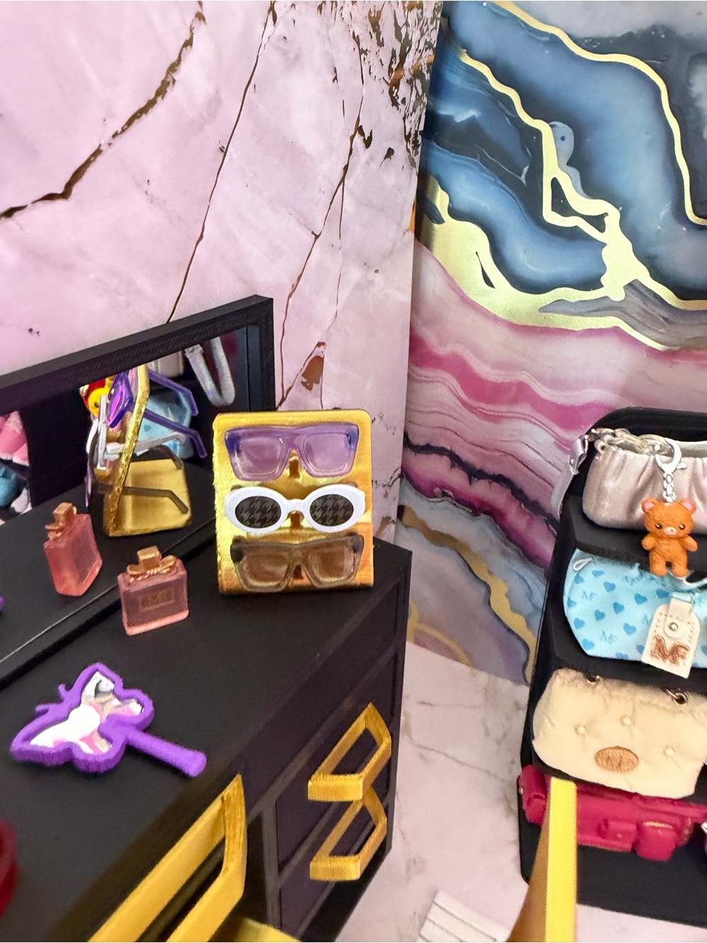 Barbie Mini Sunglass Display Stand in Pink and Gold